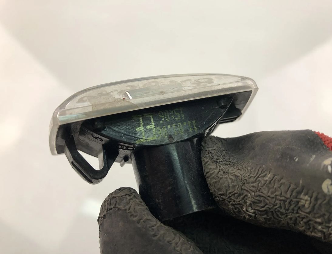 OPEL Astra H (2004-2014) Ľavý predný blatníkový smerový svetlomet 13228580 17899048