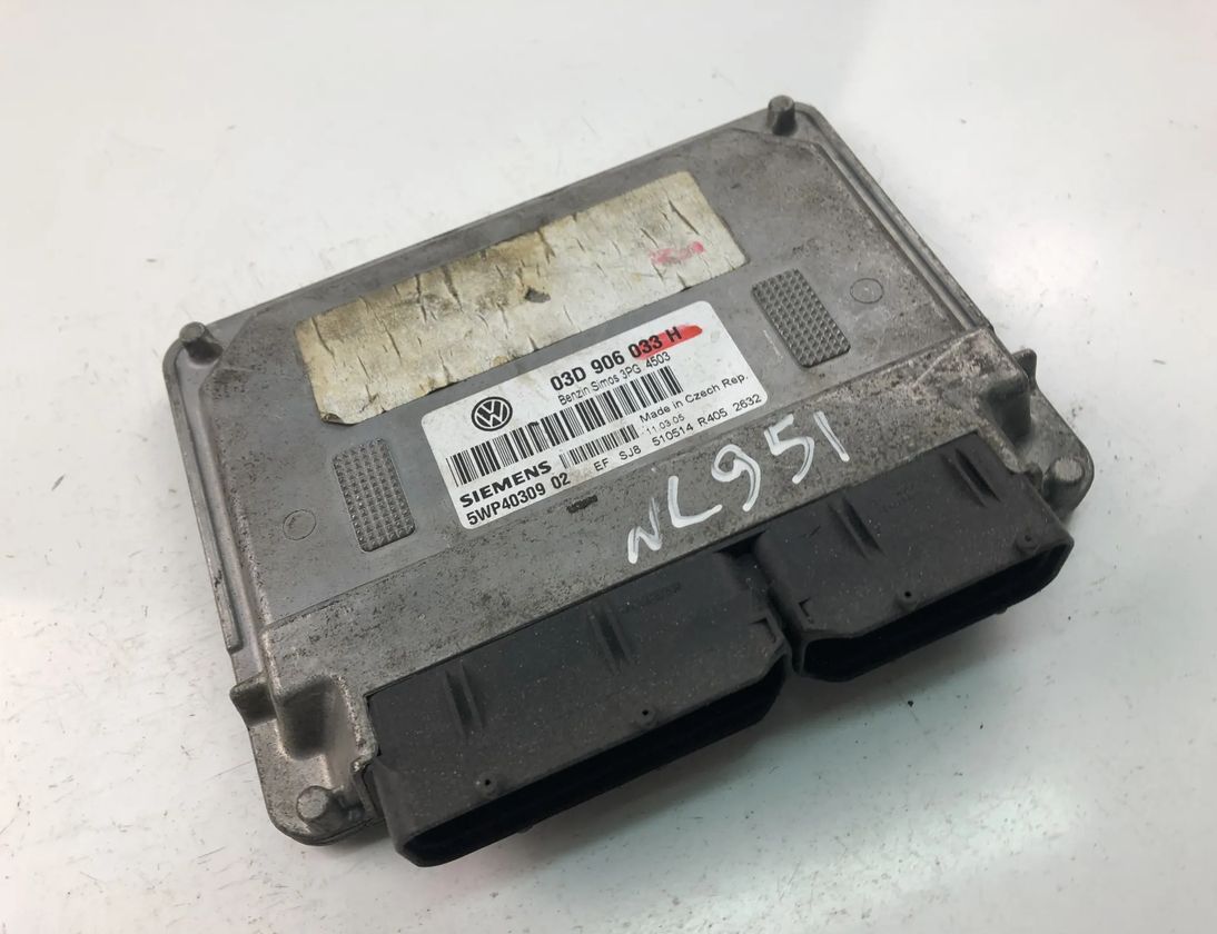 VOLKSWAGEN Fox 2 generation (2003-2009) Engine Control Unit ECU 03D906033H 18047185