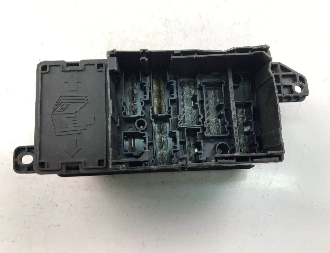 MINI Cabrio R57 (2008-2015) Pojistková skrinka 17236010 18065354