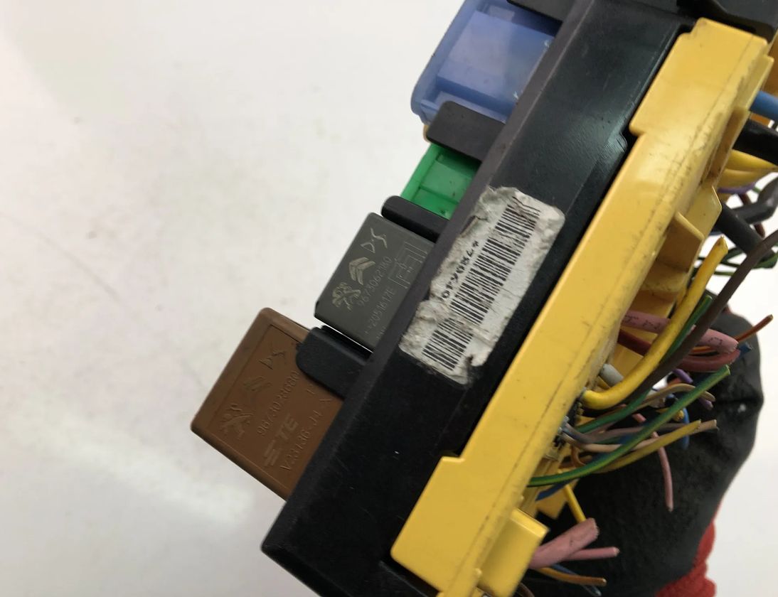 PEUGEOT Partner 2 generation (2008-2023) Fuse Box 9804848580 18084423