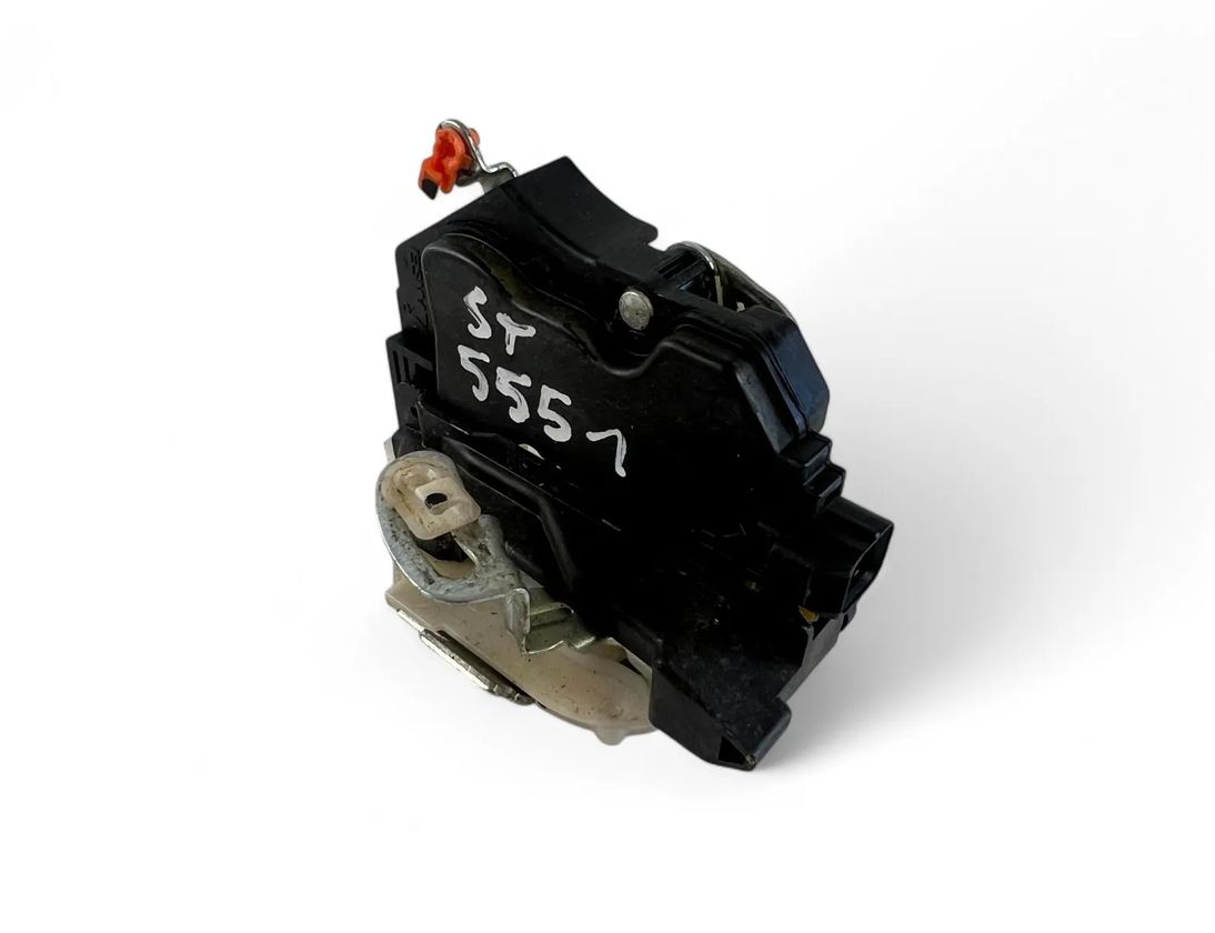 MITSUBISHI Outlander 1 generation (2001-2008) Ľavý predný zámok dverí 28903153