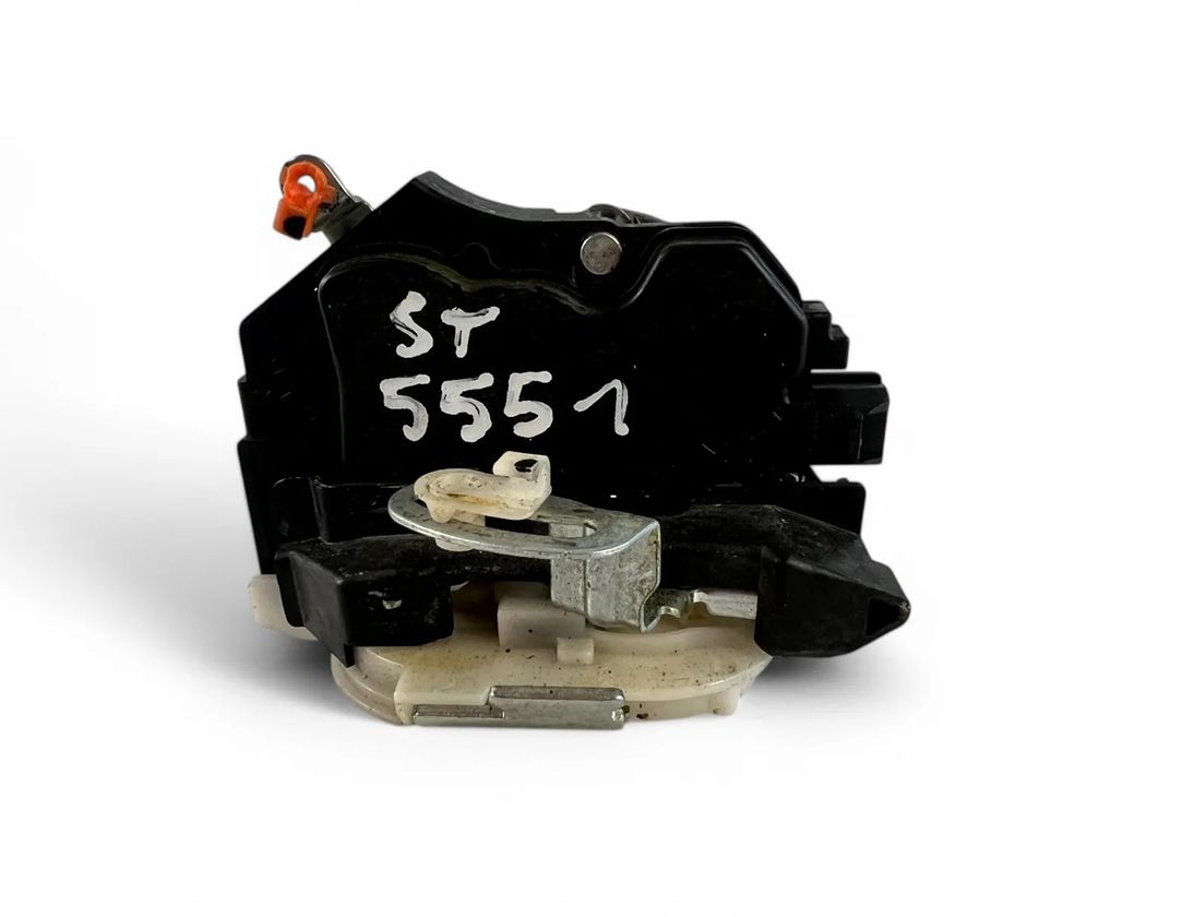 MITSUBISHI Outlander 1 generation (2001-2008) Ľavý predný zámok dverí 28903153