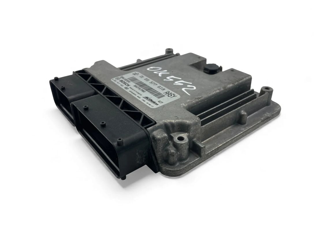 OPEL Insignia A (2008-2016) Блок управления двигателем 55577619,0281017453 33068824