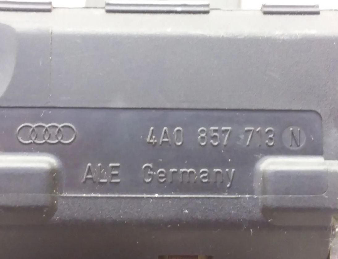 AUDI A6 C4/4A (1994-1997) Zadný stredový bezpečnostný pás 4a0857713,0424014,224014 20984608
