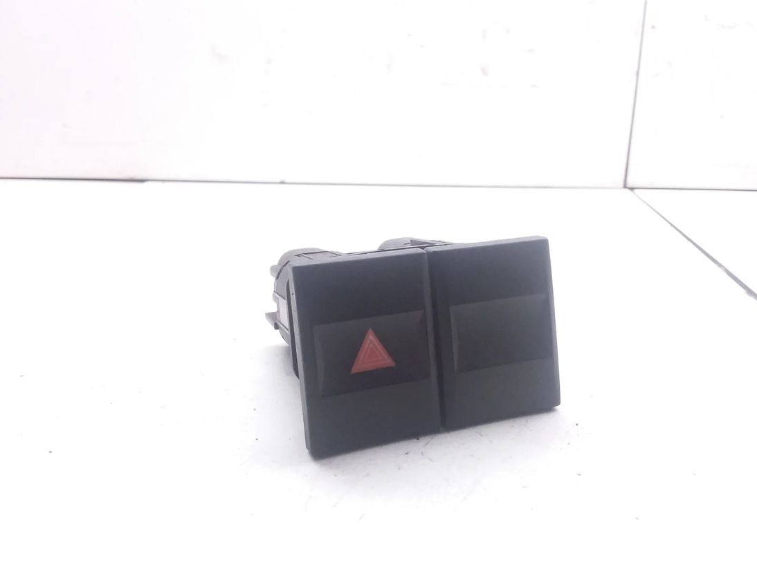 FORD Mondeo 3 generation (2000-2007) Tlačidlo núdzovej situácie 1s7t13a350bd,d3l0a 24830985