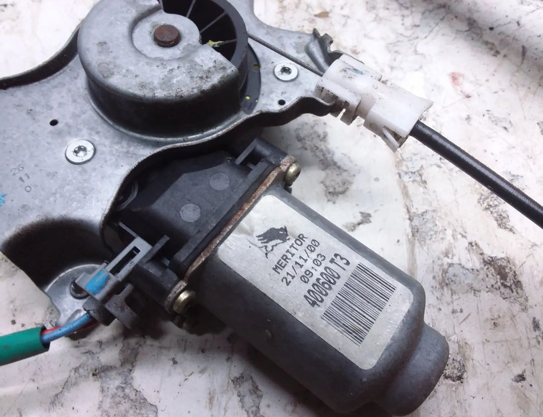 NISSAN Almera Tino 1 generation (2000-2006) Стеклоподъемник передней правой двери 400600t3,400600,114920 30448457