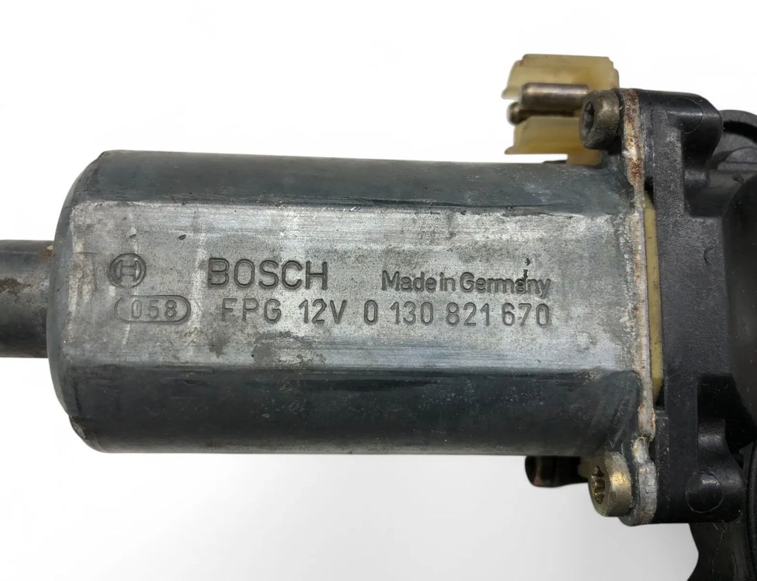 MERCEDES-BENZ E-Class W210 (1995-2002) Motor ovládania okna pravých predných dverí 0130821670 29878571