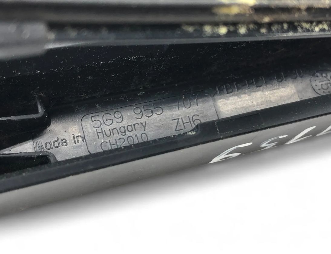 VOLKSWAGEN Golf 7 generation (2012-2024) Дворник крышки багажника 5G9955707 31216136