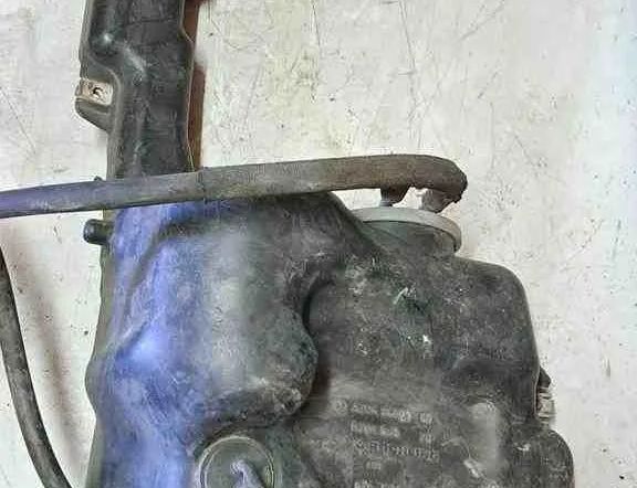 MERCEDES-BENZ E-Class W211/S211 (2002-2009) Nádrž na ostrekovač okien A204869,A2048602360 32642637