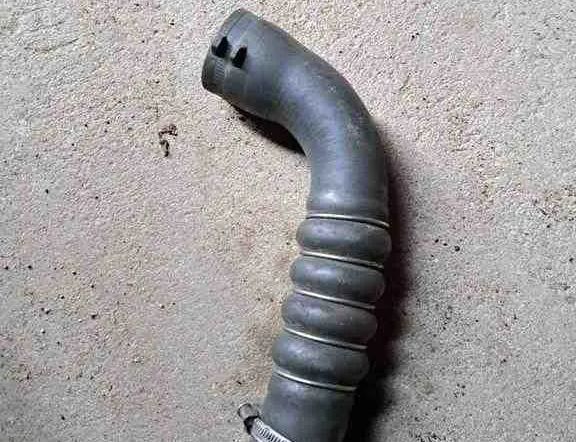 AUDI A6 C6/4F (2004-2011) Intercooler hadica 4F0145738 32642764