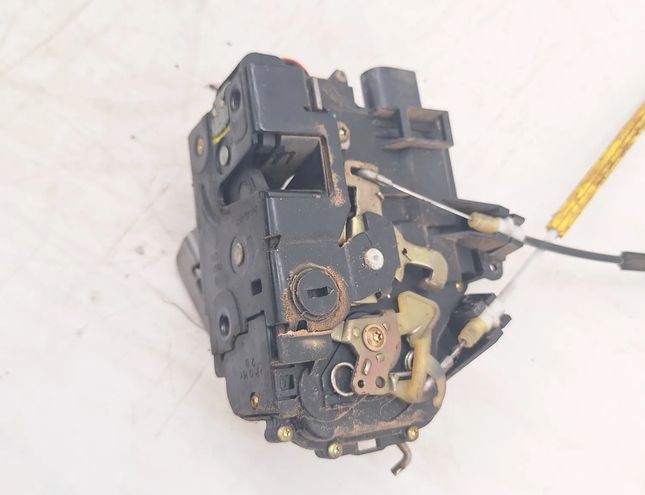 AUDI A6 C5/4B (1997-2004) Замок задней правой двери 25198426