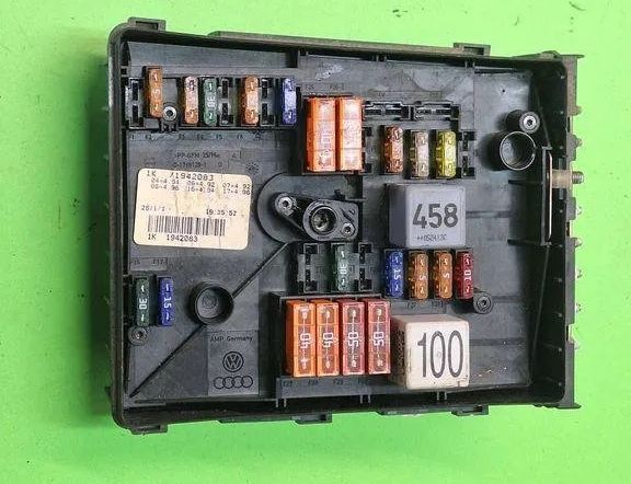 VOLKSWAGEN Jetta 3 generation (1992-1998) Блок предохранителей 1k0937125 31623835