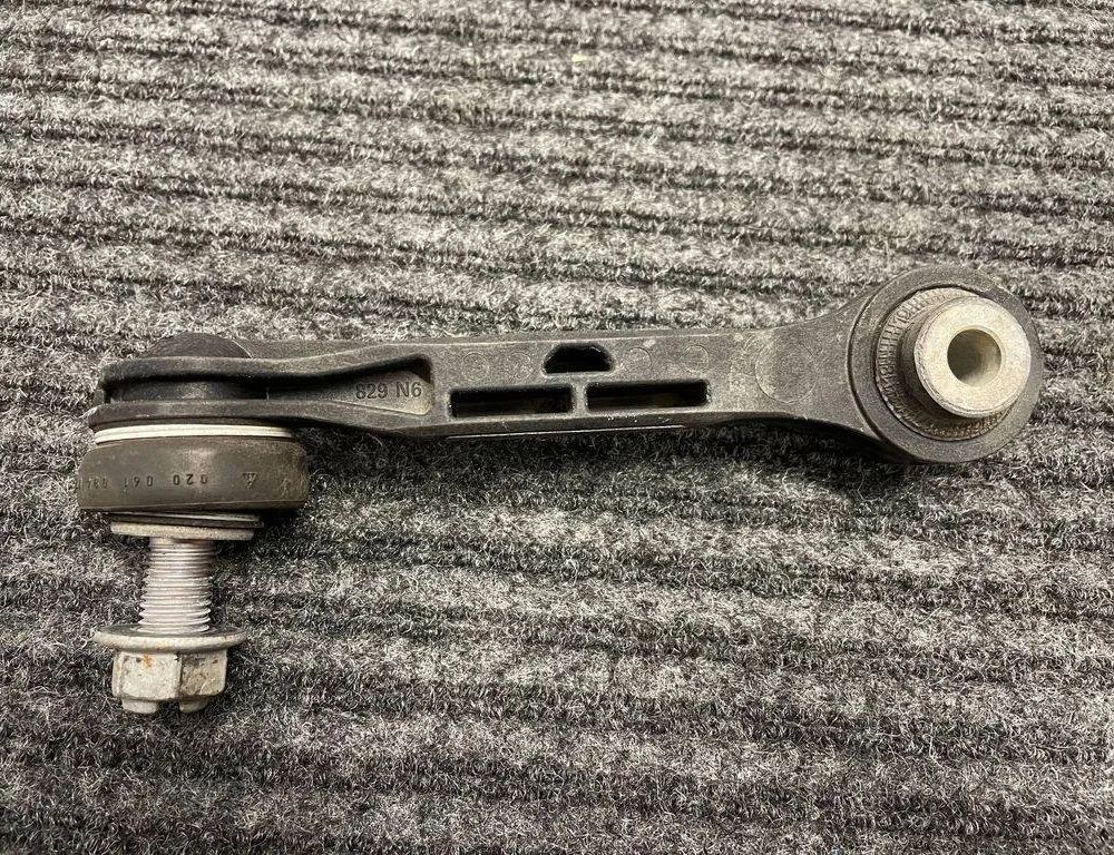 BMW 5 Series G30/G31 (2016-2023) Zadný pravý stabilizátorový odkaz 6861482,13339715 32190216