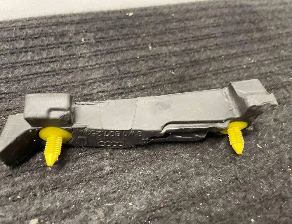 AUDI A5 F5 (2016-2024) Другие части внутренние двигателя 8W0807251A 32194647