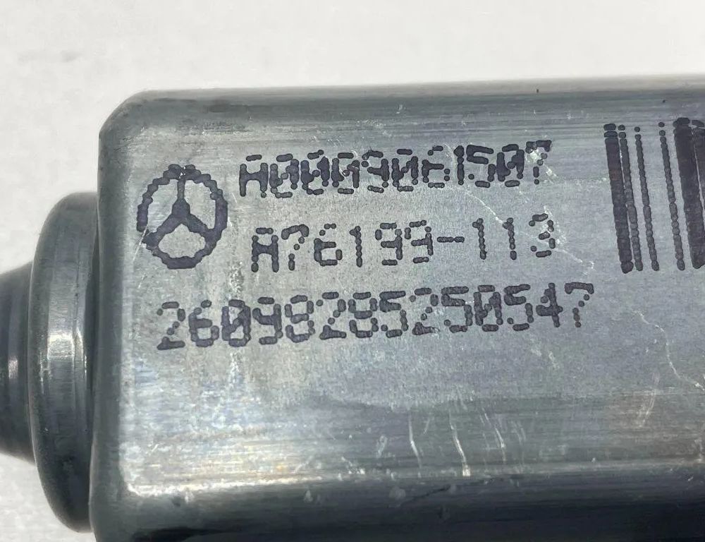 MERCEDES-BENZ CLS-Class C219 (2004-2010) Motor ovládania okna pravých zadných dverí A0009061507 32195347