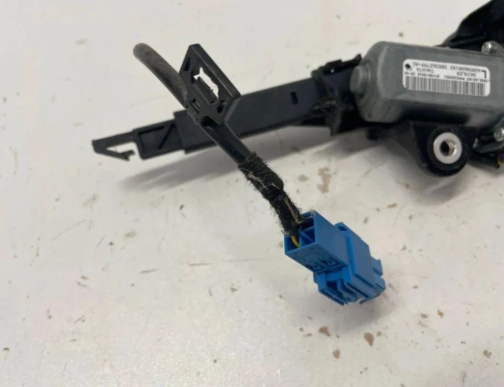 MERCEDES-BENZ CL-Class B (2014-2019) Регулятор высоты ремня безопасности спереди слева A2058600357,A2058600182 32195579