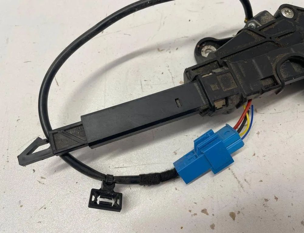 MERCEDES-BENZ CL-Class B (2014-2019) Регулятор высоты ремня безопасности спереди слева A2058600357,A2058600182 32195579