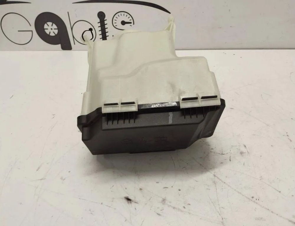 MERCEDES-BENZ C-Class W205/S205/C205 (2014-2023) Fuse Box A2055402328 32196425