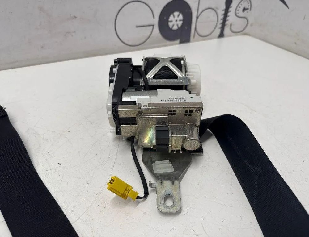 MERCEDES-BENZ GLE W166 (2015-2018) Pravý predný bezpečnostný pás A1668601400 32203945