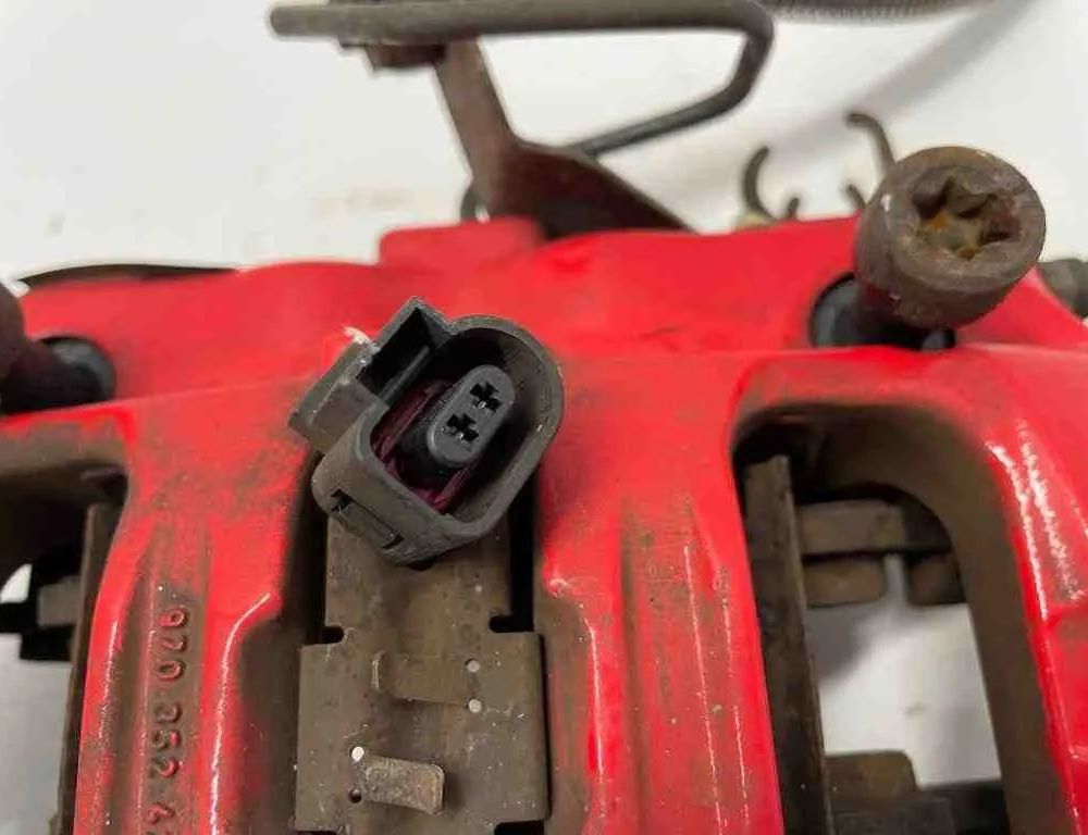 PORSCHE 911 992 (2018-2023) задний правый суппорт 970352425,99135205313 32601243