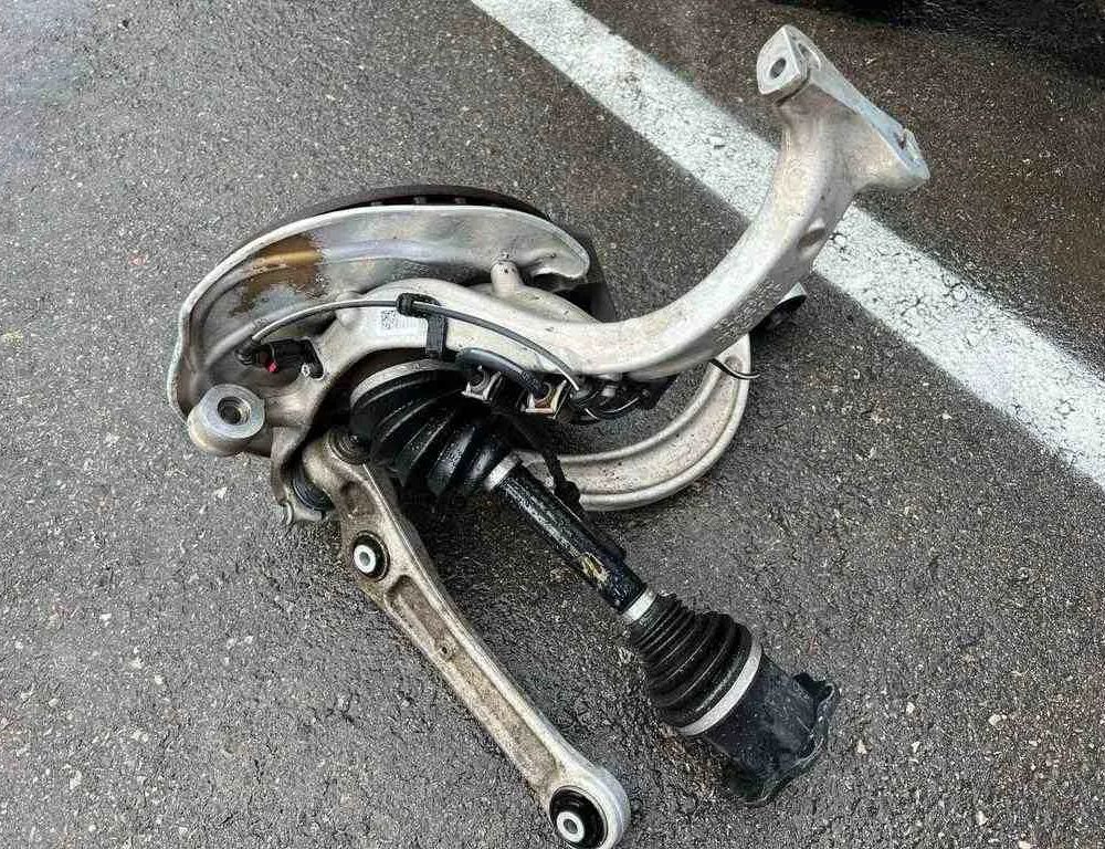 AUDI A4 B9/8W (2015-2024) Pravý predný náboj kolesa 8W0407156A,8W0407242F,8W0407560 32603423