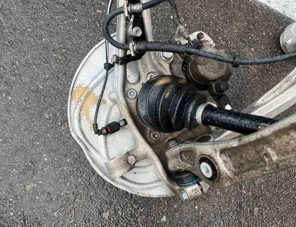 AUDI A4 B9/8W (2015-2024) Pravý predný náboj kolesa 8W0407156A,8W0407242F,8W0407560 32603423