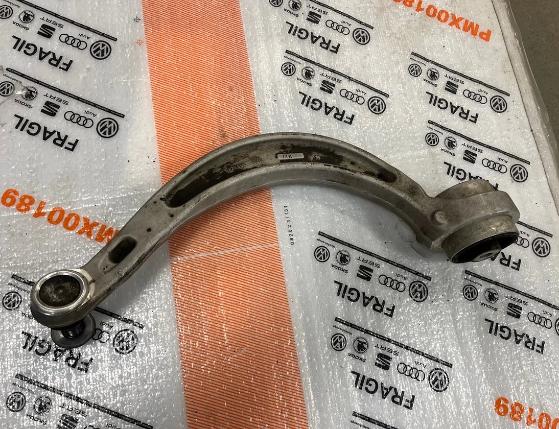 AUDI A5 F5 (2016-2024) Ľavé dolné rameno prednej nápravy 8W0407693A 27237090