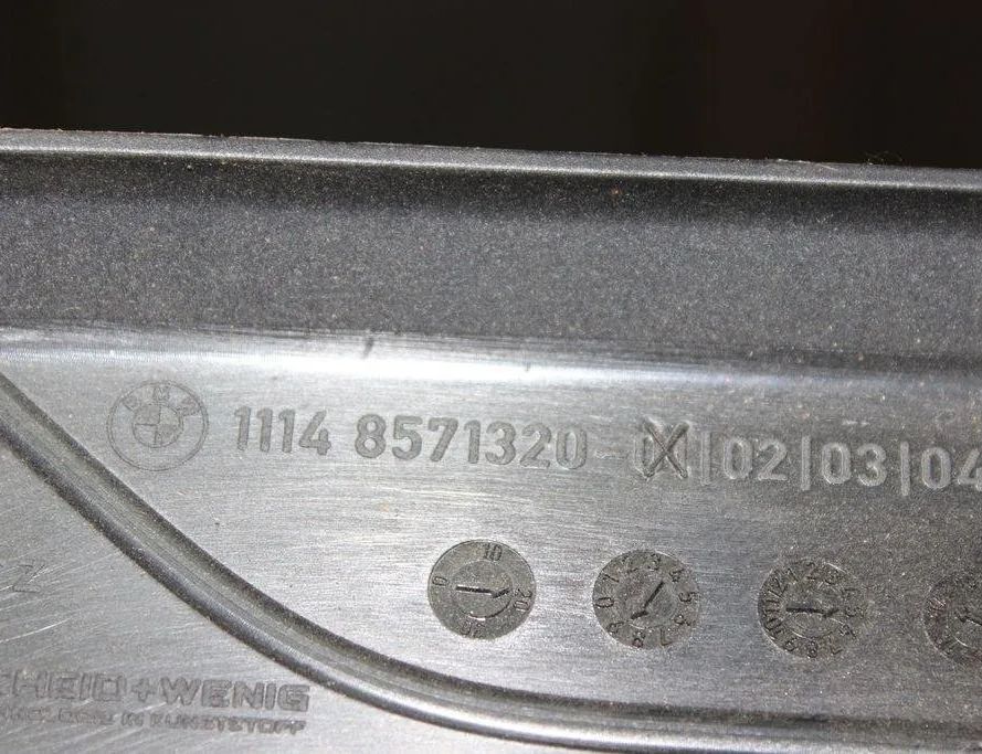 BMW 7 Series G11/G12 (2015-2023) Декоративная крышка двигателя 8571320 31941337