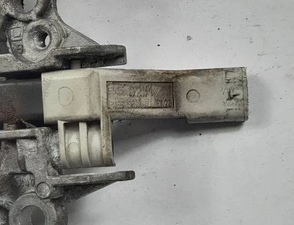 VOLKSWAGEN Passat B7 (2010-2015) Additional Inner Engine Parts 04L103173A 31943756