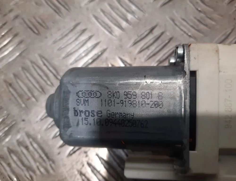 AUDI Q5 8R (2008-2017) Motor regulátora okna ľavých predných dverí 8K0959801B 15339448