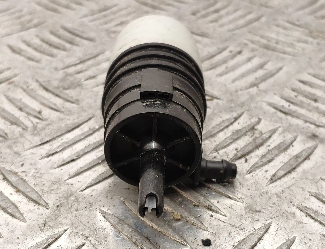 BMW M4 F82/F83 (2013-2020) Motor nádrže na umývanie 7298309,64127298309 13767474