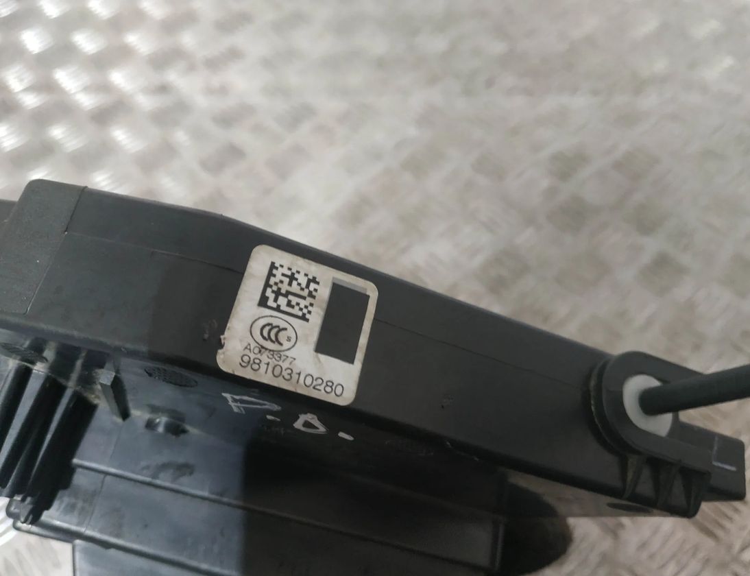 CITROËN C4 Picasso 2 generation (2013-2018) Pravý predný dverový zámok 9810310280 14937271