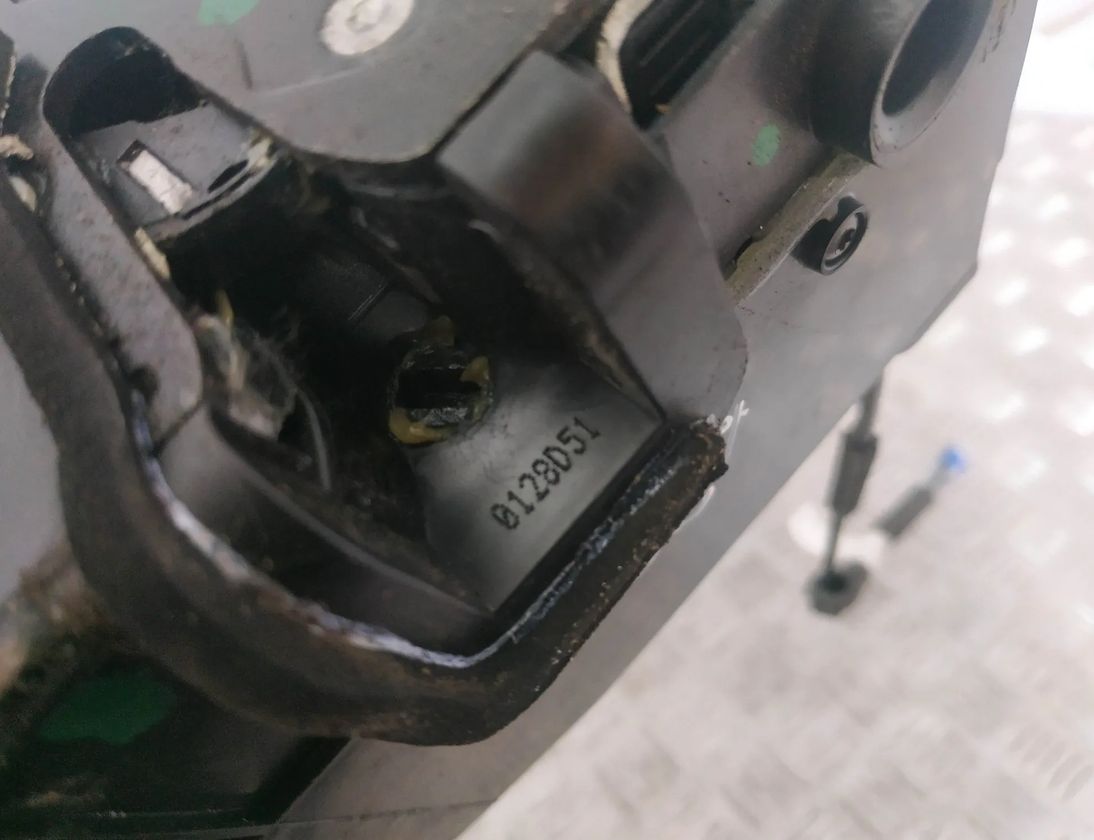 CITROËN C4 Picasso 2 generation (2013-2018) Pravý predný dverový zámok 9810310280 14937271