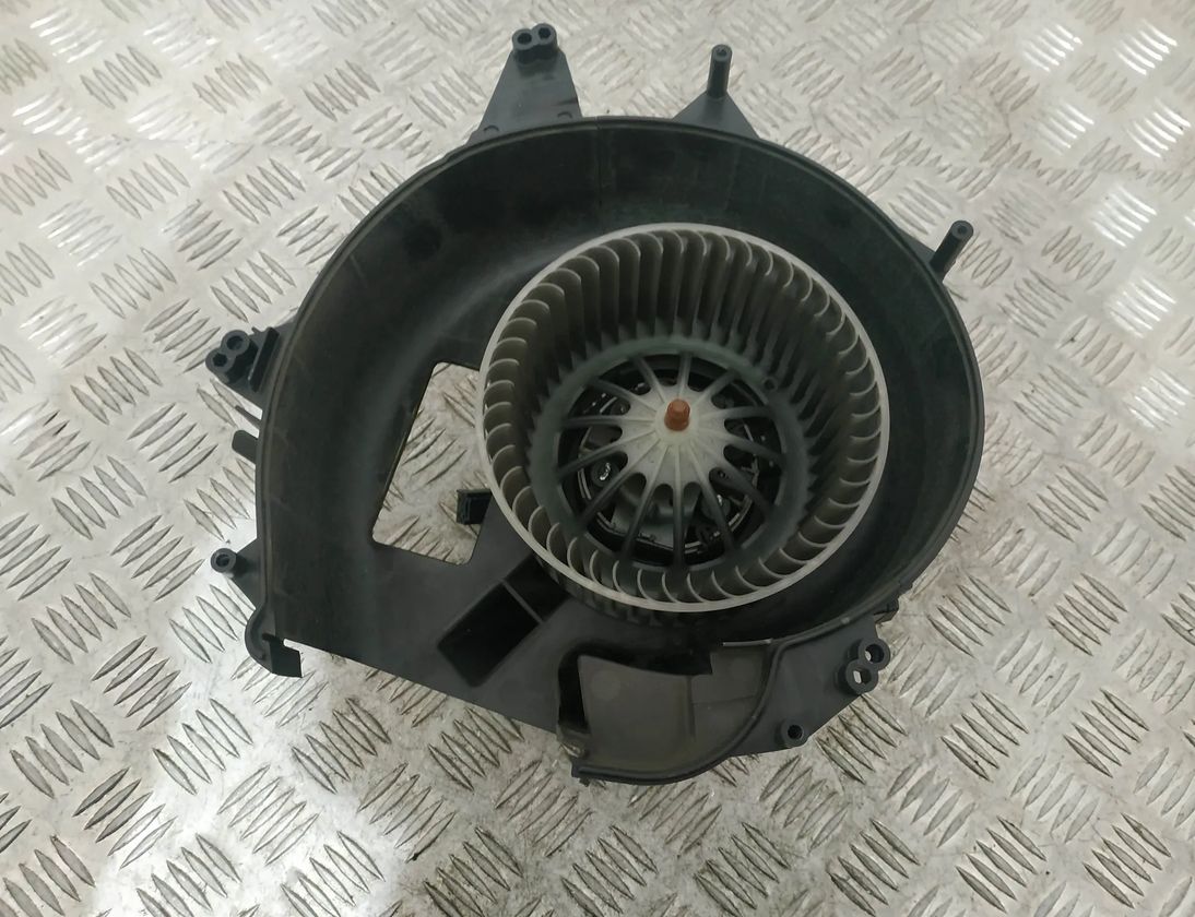 BMW 5 Series F10/F11 (2009-2017) Ventilátor kúrenia R4046,R4155 17196066
