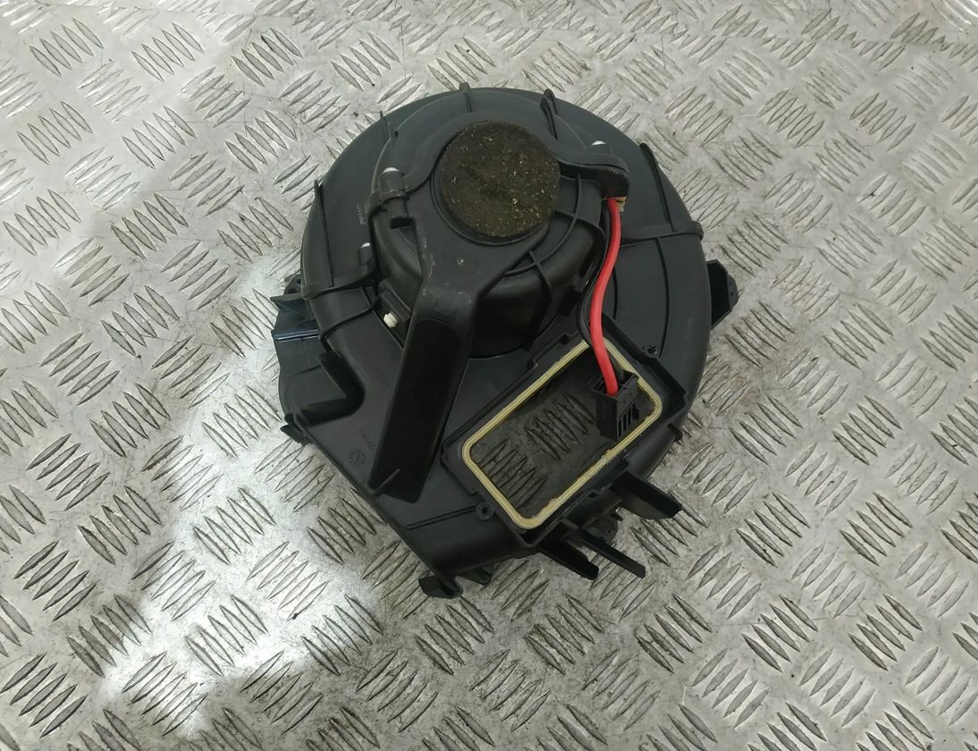 BMW 5 Series F10/F11 (2009-2017) Ventilátor kúrenia R4046,R4155 17196066