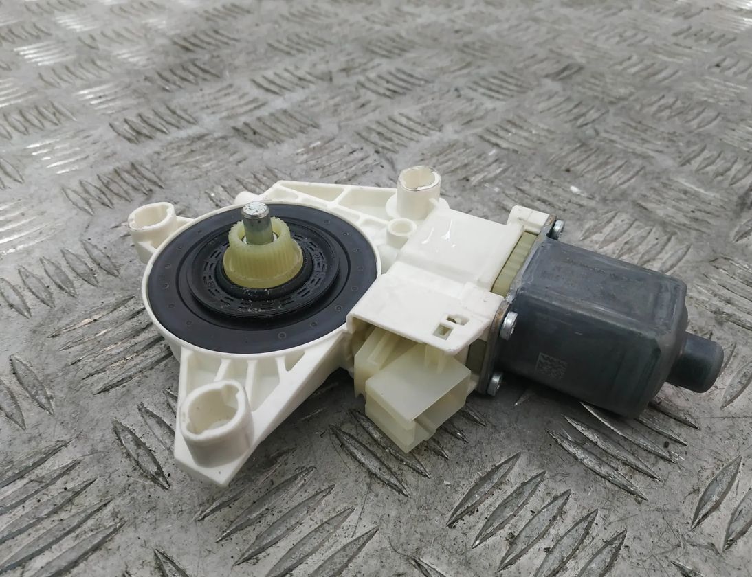 MERCEDES-BENZ E-Class W212/S212/C207/A207 (2009-2016) Rear Left Door Window Control Motor A2048200542,0130822505 17633235