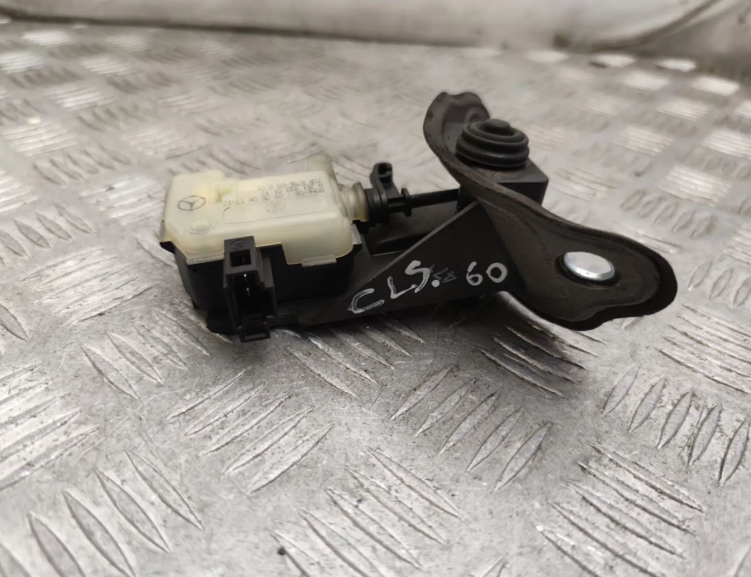 MERCEDES-BENZ CLS-Class C219 (2004-2010) Fuel Tank Cover Lock A2518200197 20489560