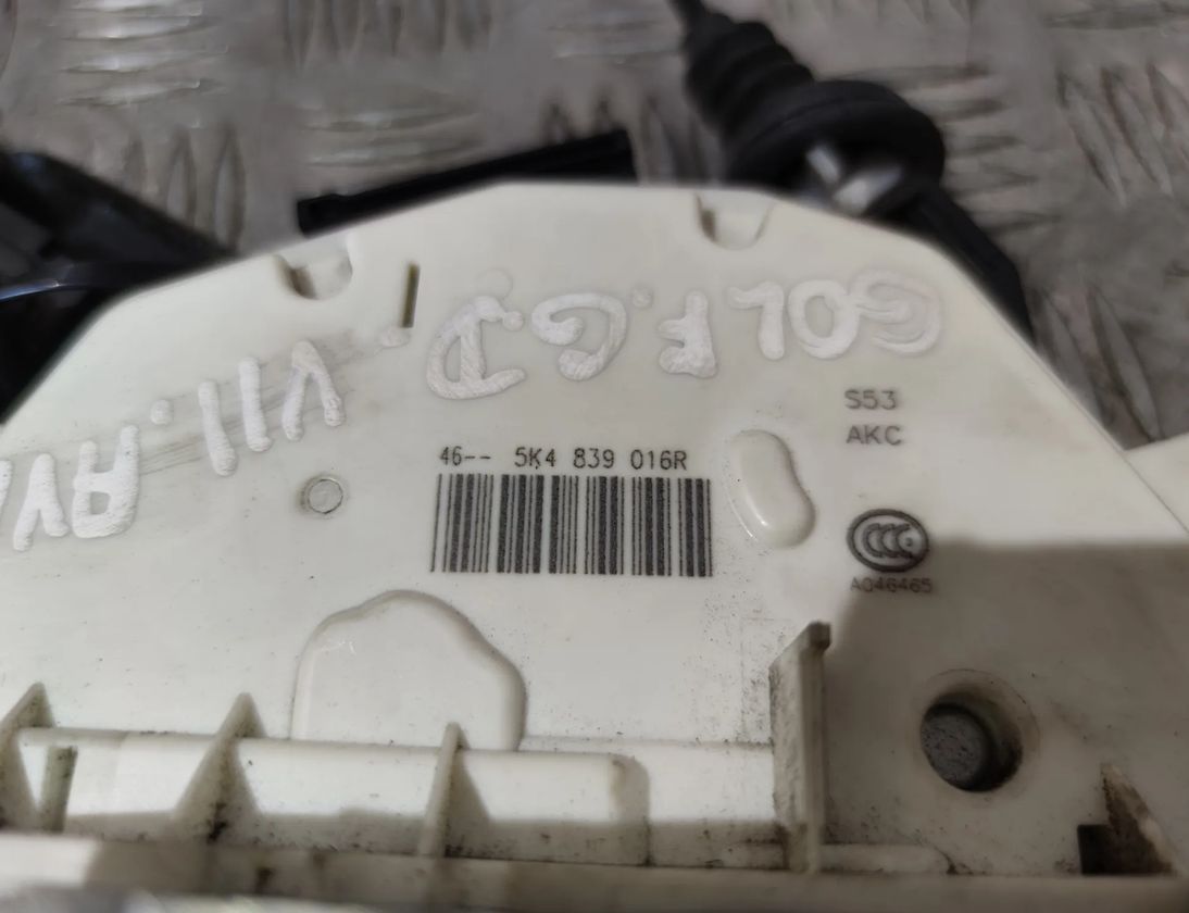 VOLKSWAGEN Variant VII TDI (2014-2024) Zámok pravých zadných dverí 5K4839016R 24136058