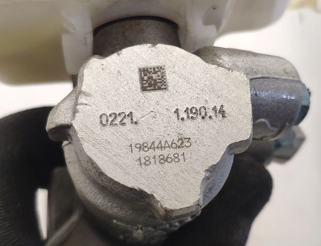 BMW 3 Series F30/F31 (2011-2020) Brzdový valec 1818681,34337851569 25344920