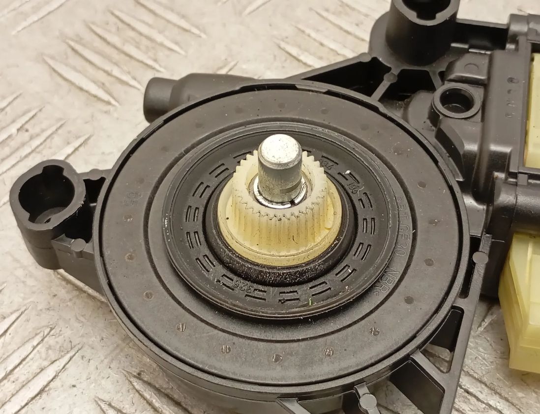 VOLKSWAGEN Crafter 2 generation (2017-2024) Front Right Door Window Control Motor 8W0959801 31421532