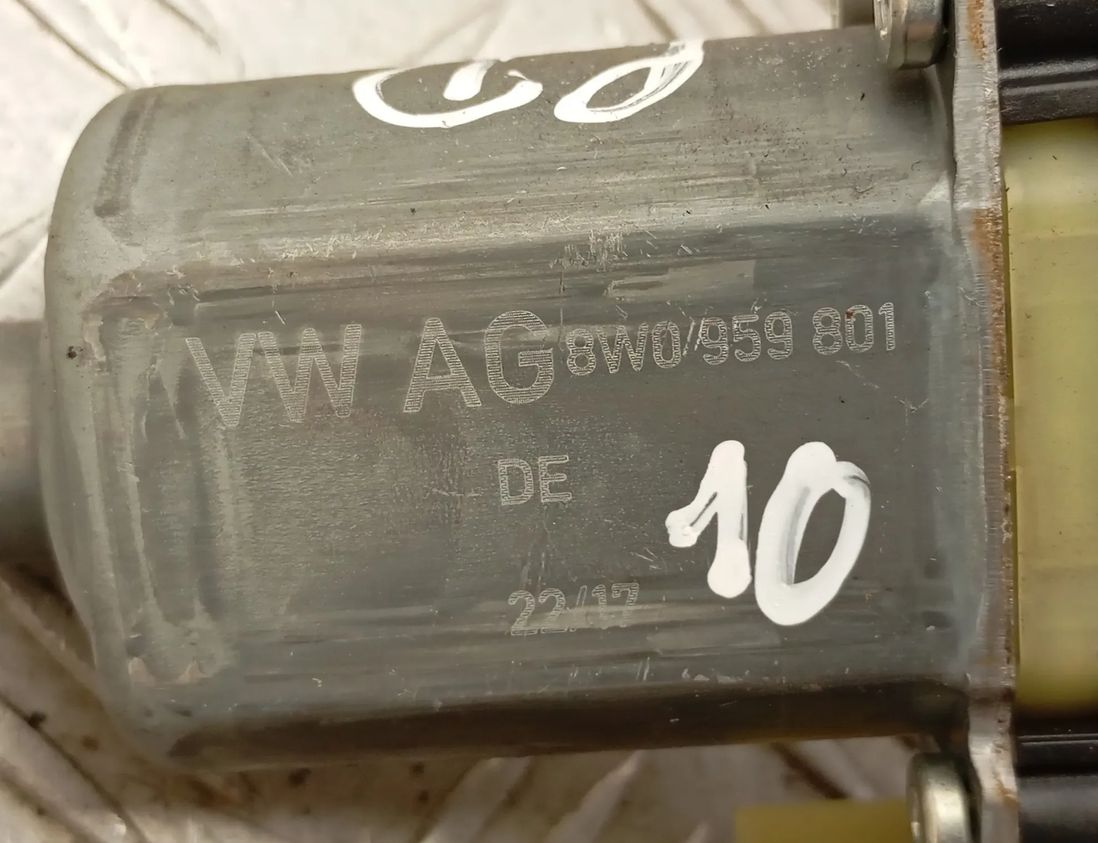 VOLKSWAGEN Crafter 2 generation (2017-2024) Front Right Door Window Control Motor 8W0959801 31421532