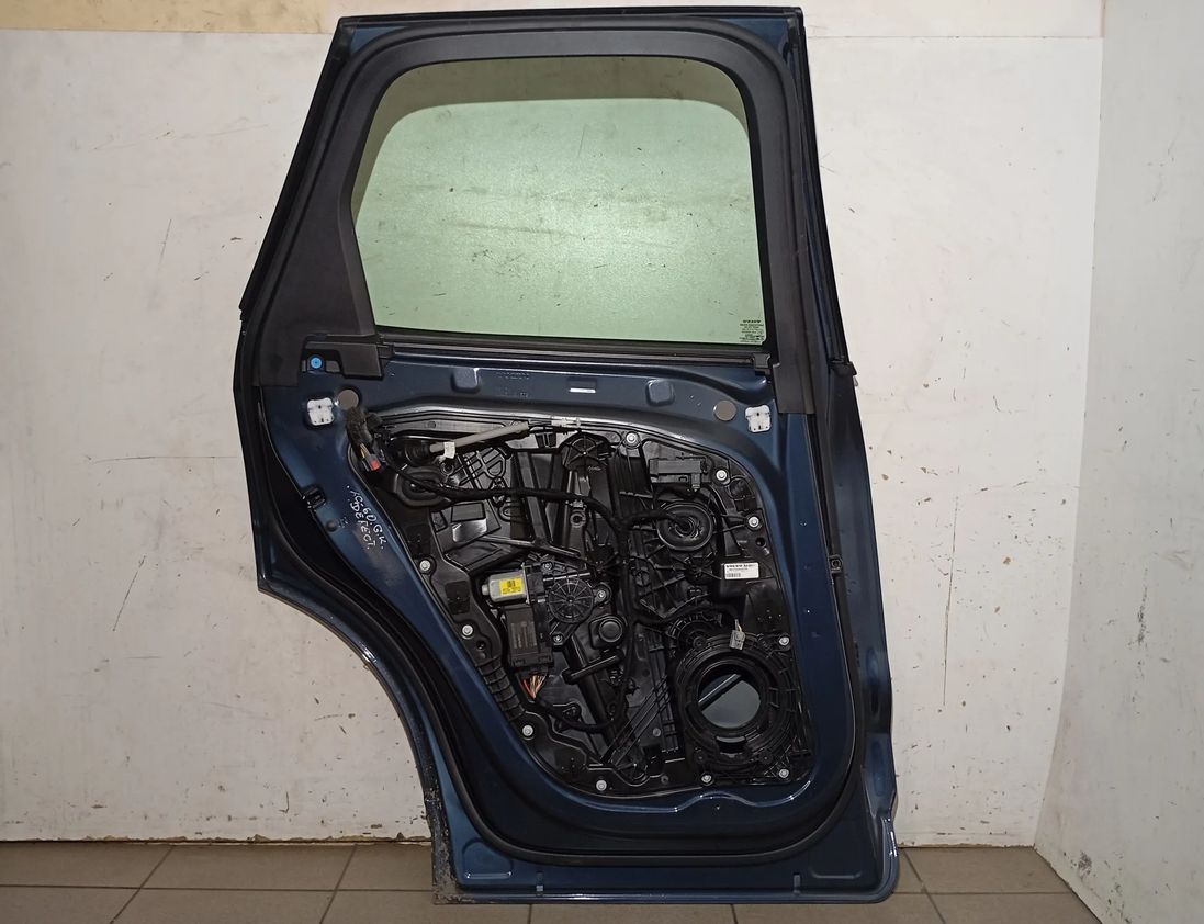 VOLVO XC60 2 generation (2017-2024) Дверь задняя левая 33086226