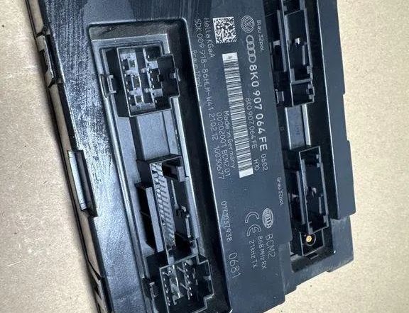 AUDI Q5 8R (2008-2017) Komfortná ovládacia jednotka 8K0907064FE 32208556