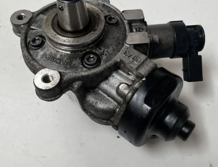 AUDI A3 8V (2012-2020) Fuel Pump 0445010537 32042052