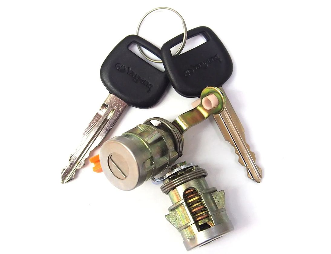 TOYOTA Hiace H200 (2004-2019) Замок двери передний правый 69051-26030,69052-26030 11555999