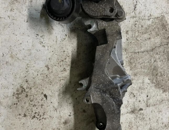 RENAULT Latitude 1 generation (2010-2020) Alternator bracket 117103585R 28375826