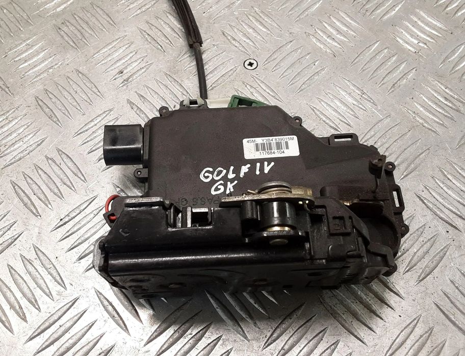 VOLKSWAGEN Golf 4 generation (1997-2006) Замок задней левой двери Y3B4839015M 28380185