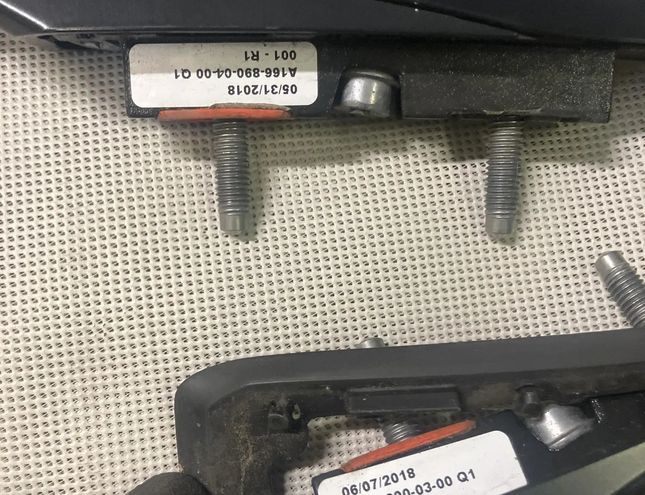 MERCEDES-BENZ GLE W166 (2015-2018) Ľavá zadná strešná rukoväť A1668900300 28387689