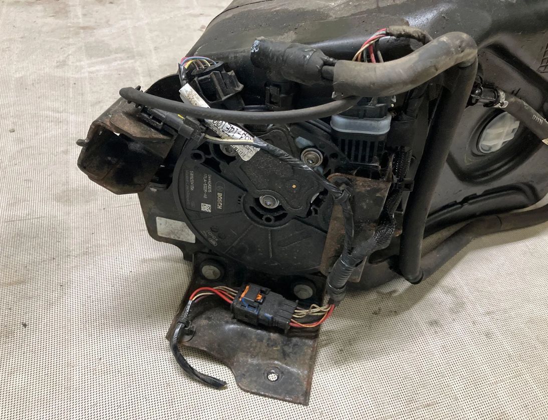 LAND ROVER Range Rover Velar 1 generation (2017-2024) Adblue бак FPLA5J229AB,HK835J228AF 28391085