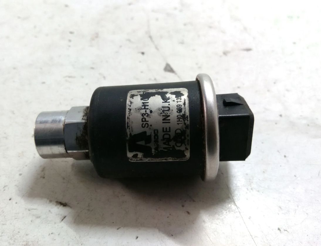 VOLKSWAGEN Golf 4 generation (1997-2006) Senzor tlaku klimatizácie 1H0959139B 28406597